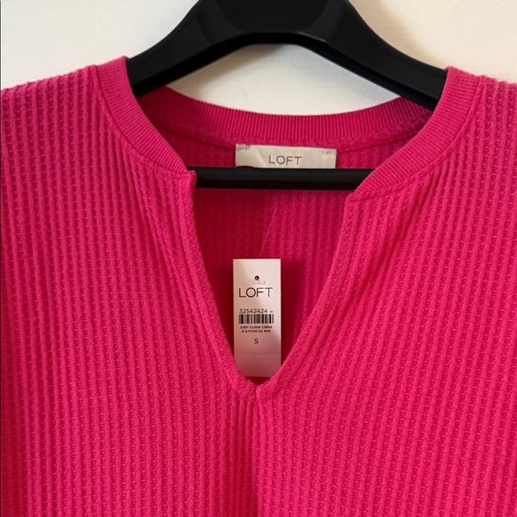LOFT Pink Ribbed V-Neck Top - Picture 6 of 7